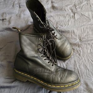 DR. Martens DOCS 8 Hole Vintage Super Soft Laceup Black Leather Boots Sz 7
